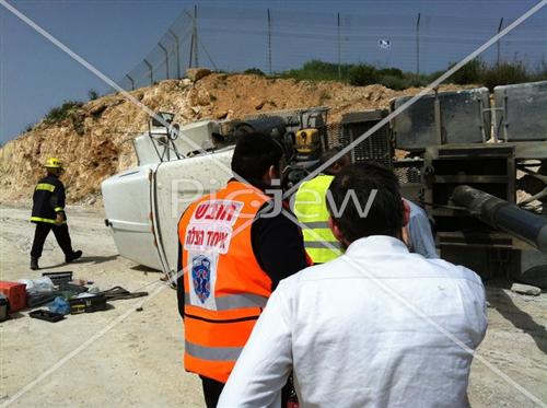 מודיעין עילית: משאית התהפכה באתר בנייה בשכונת חפציבה