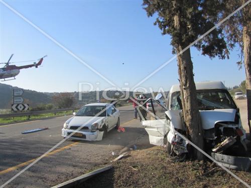 תיעוד מהתאונה הקשה בכביש 38 - אחד הנפגעים פונה במסוק