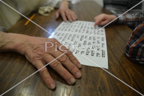 ילדים לומדים אותיות