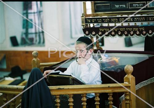 לימוד תורה בבית כנסת