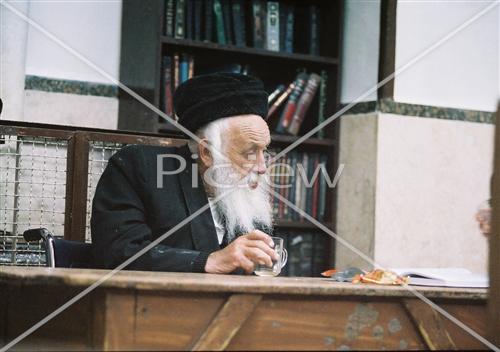 לימוד תורה בבית כנסת