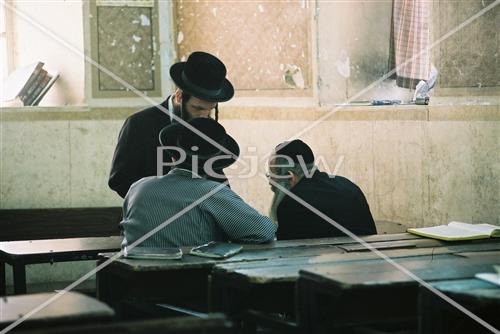 לימוד תורה בבית כנסת