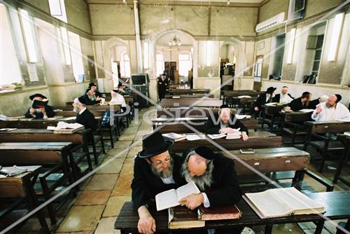 לימוד תורה בבית כנסת