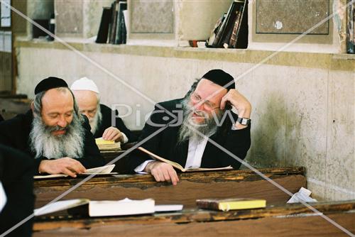 לימוד תורה בבית כנסת