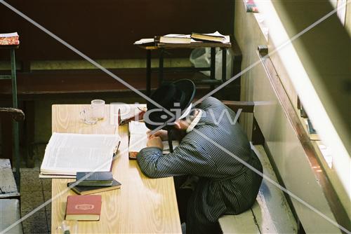 לימוד תורה בבית כנסת