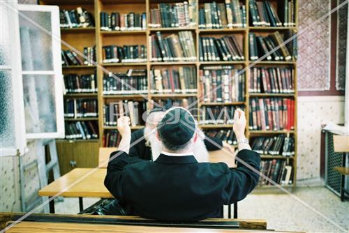לימוד תורה בבית כנסת