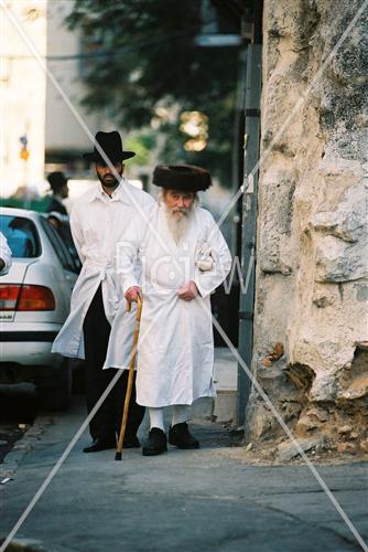 בדרך לבית כנסת