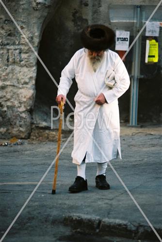 בדרך לבית כנסת