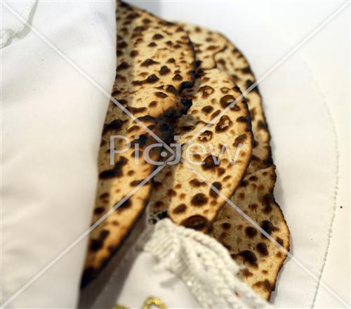 Hand matza in a silk covering