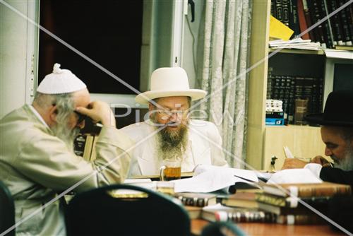 לימוד תורה בבית כנסת