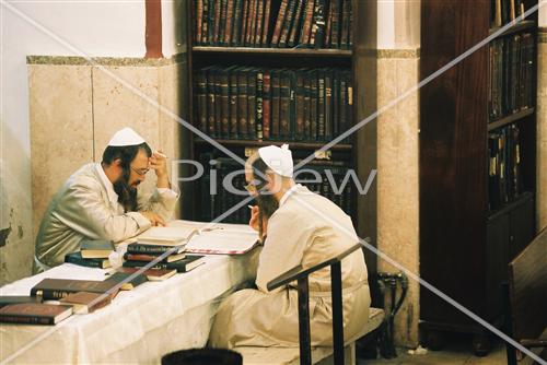 לימוד תורה בבית כנסת