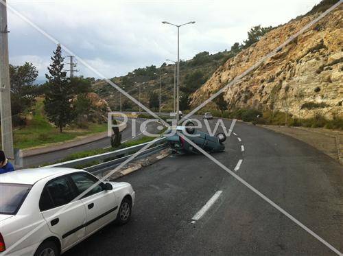 כביש פרויד בחיפה - הרכב התהפך, הנוסעים חולצו בנס ללא פגע