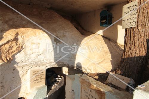 Tomb of Rabbi Crosfdai