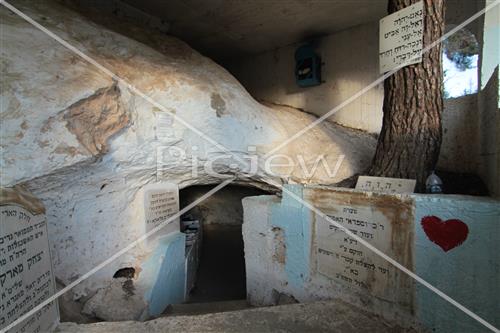 Tomb of Rabbi Crosfdai