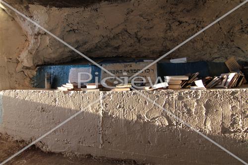 Tomb of Rabbi Crosfdai