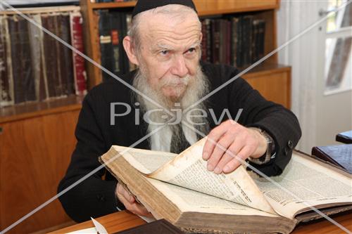 Rabbi Gershon Edelstein