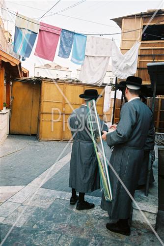 אנשים בחג הסוכות