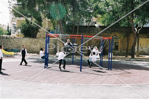 ילדים משחקים