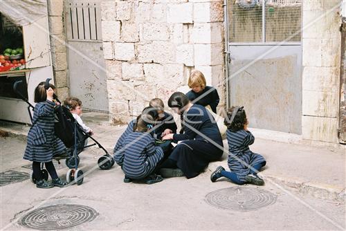 ילדים משחקים