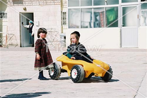 ילדים משחקים