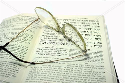 Glasses on the Gemara