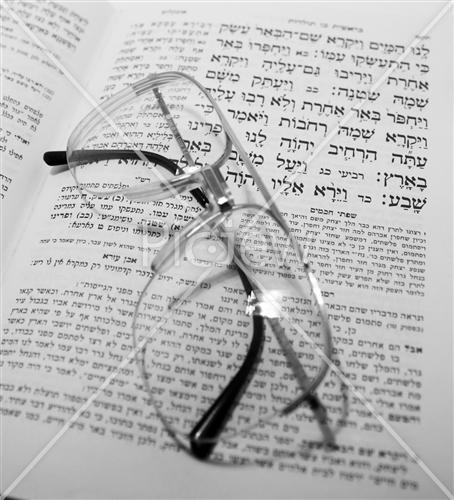 Glasses on the Gemara