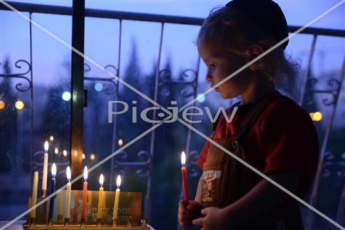 הדלקת חנוכיה 