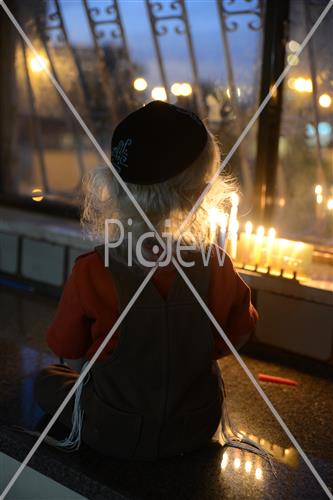 הדלקת חנוכיה 