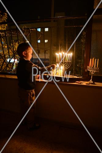 הדלקת חנוכיה 