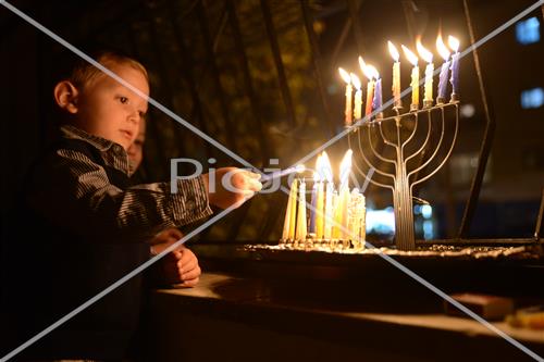 הדלקת חנוכיה 