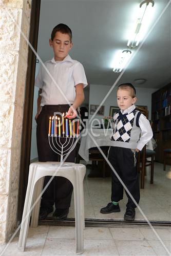 הדלקת חנוכיה 