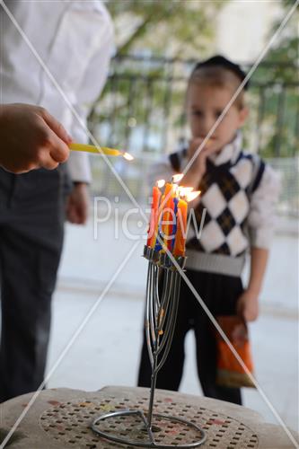 הדלקת חנוכיה 