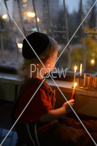 הדלקת חנוכיה 