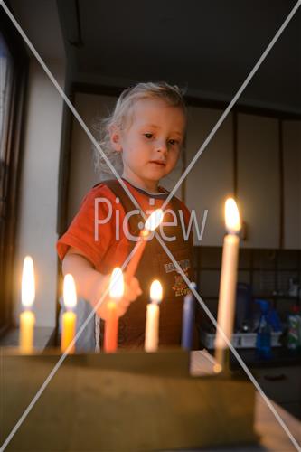 הדלקת חנוכיה 