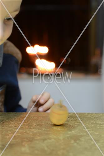 Dreidel game