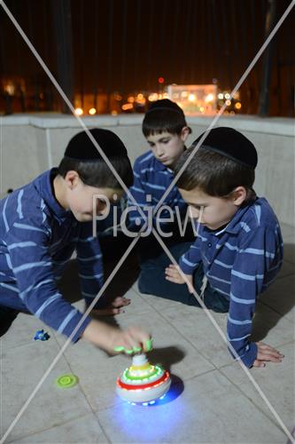 Dreidel game