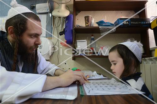 ילדים לומדים אותיות