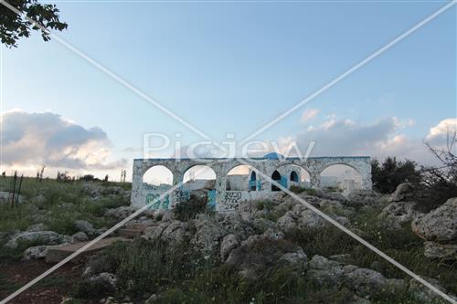 Tomb of Rabbi Elkanah and Bana'ah Amora