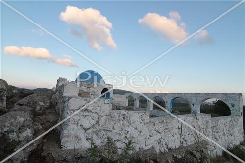 Tomb of Rabbi Elkanah and Bana'ah Amora