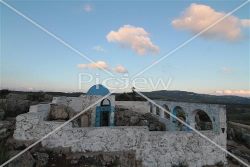 Tomb of Rabbi Elkanah and Bana'ah Amora