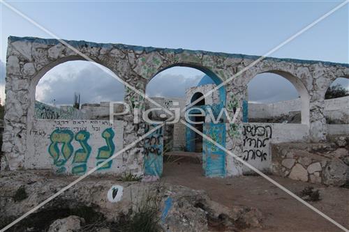 Tomb of Rabbi Elkanah and Bana'ah Amora