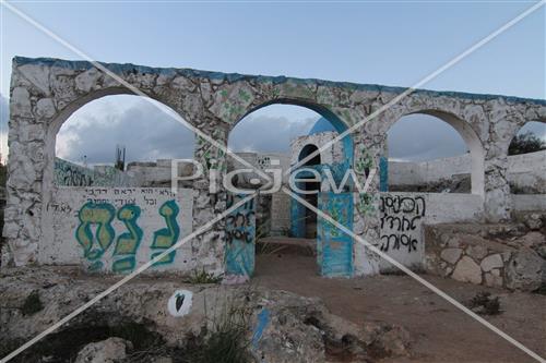 Tomb of Rabbi Elkanah and Bana'ah Amora