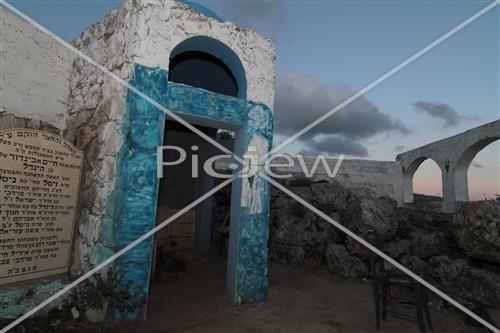 Tomb of Rabbi Elkanah and Bana'ah Amora