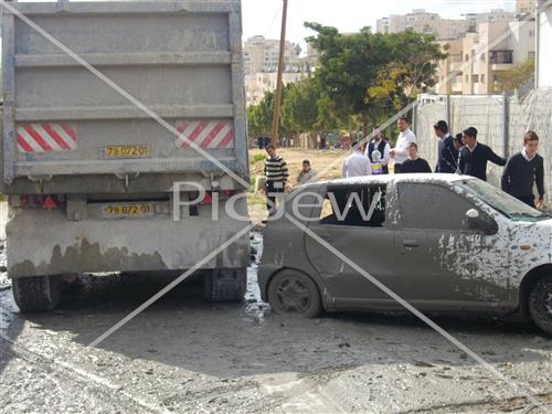 נס במודיעין עילית - רכב שהתנגש במשאית בטון - 2 קל