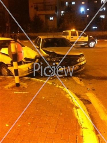 אשדוד- 5 נפגעים בתאונה חזיתית - תיעוד