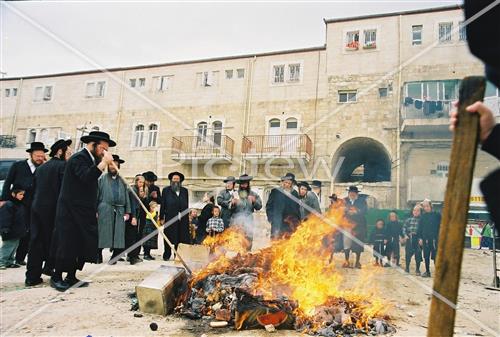 Burning chametz