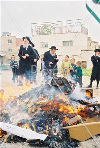 Burning chametz