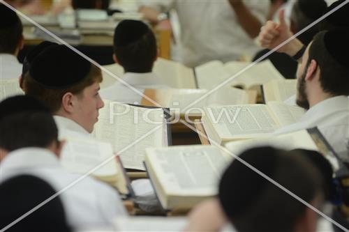 Yad Aharon Yeshiva 