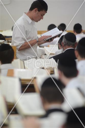 Yad Aharon Yeshiva 