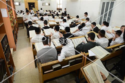 Yad Aharon Yeshiva 